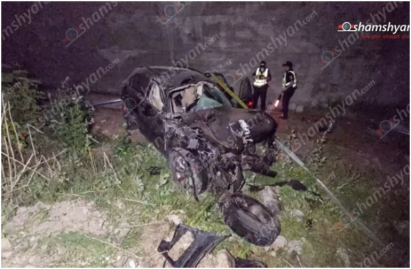 Կոտայքում «Infiniti»-ն կոտրել է ցուցանակն ու 10 մետր բարձրությունից ընկել երկաթգծի վրա. կան տուժածներ